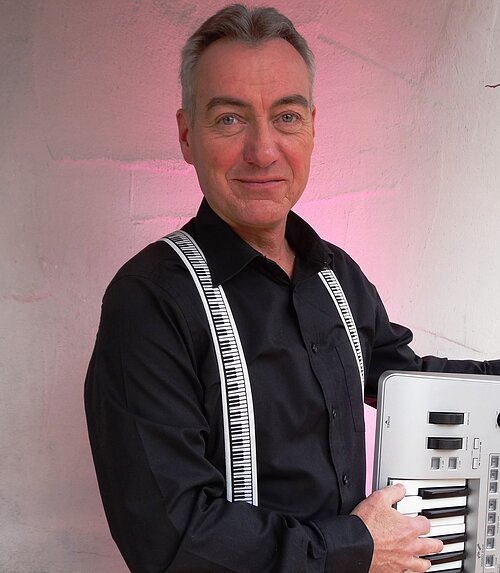 Werner Lippert .......