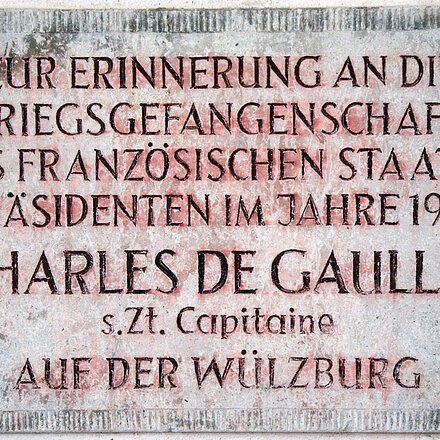 wuelzburg-gedenktafel-charles-de-gaulle.jpg