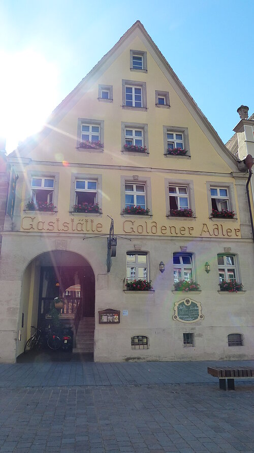 Goldener Adler außen